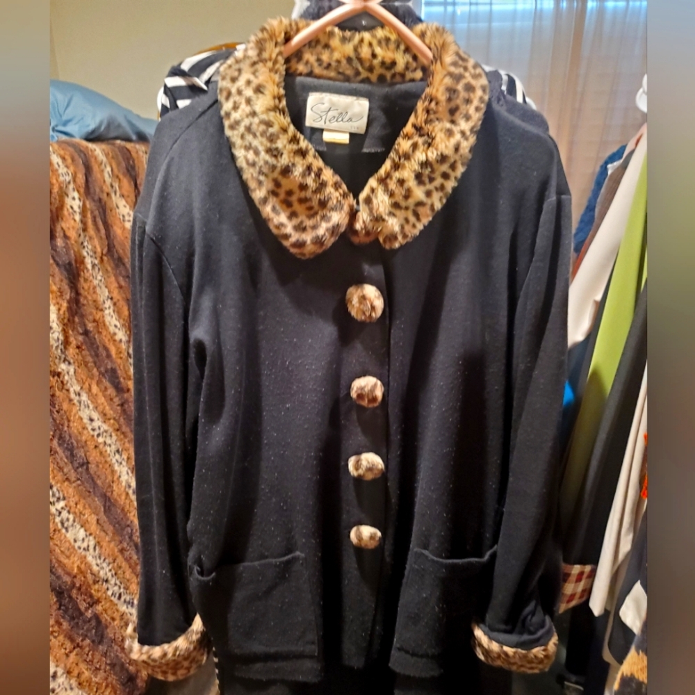 Black Mountain Outdoor Black Fuzzy Jacket W/ Leopard Collar Size Med